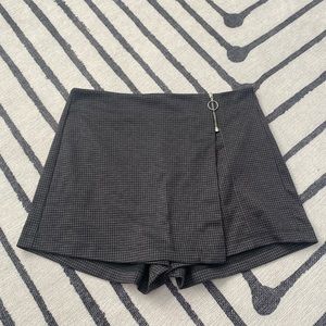 Skort zipper in back